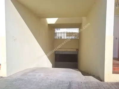 Plaza de garaje en Altavista — 2