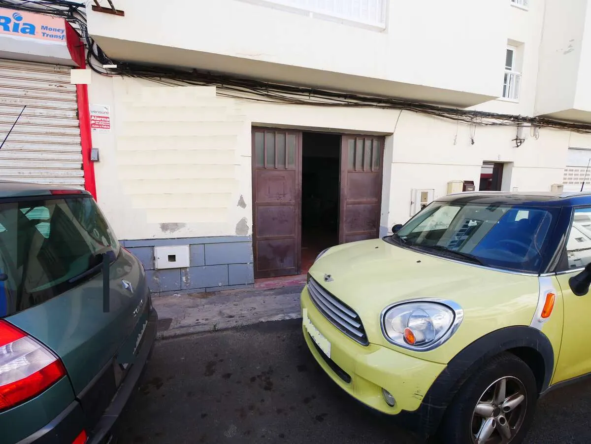 Local comercial en Titerroy (santa Coloma)