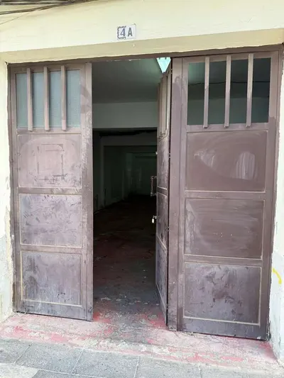 Local comercial en Titerroy (santa Coloma) — 2